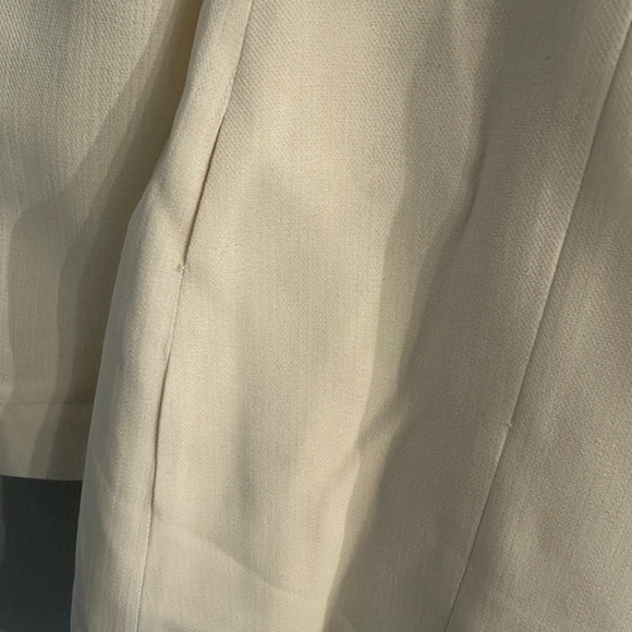 A GIORGIO ARMANI WHITE JDOUBLE BREASTED JACKET - Picture 4 of 7